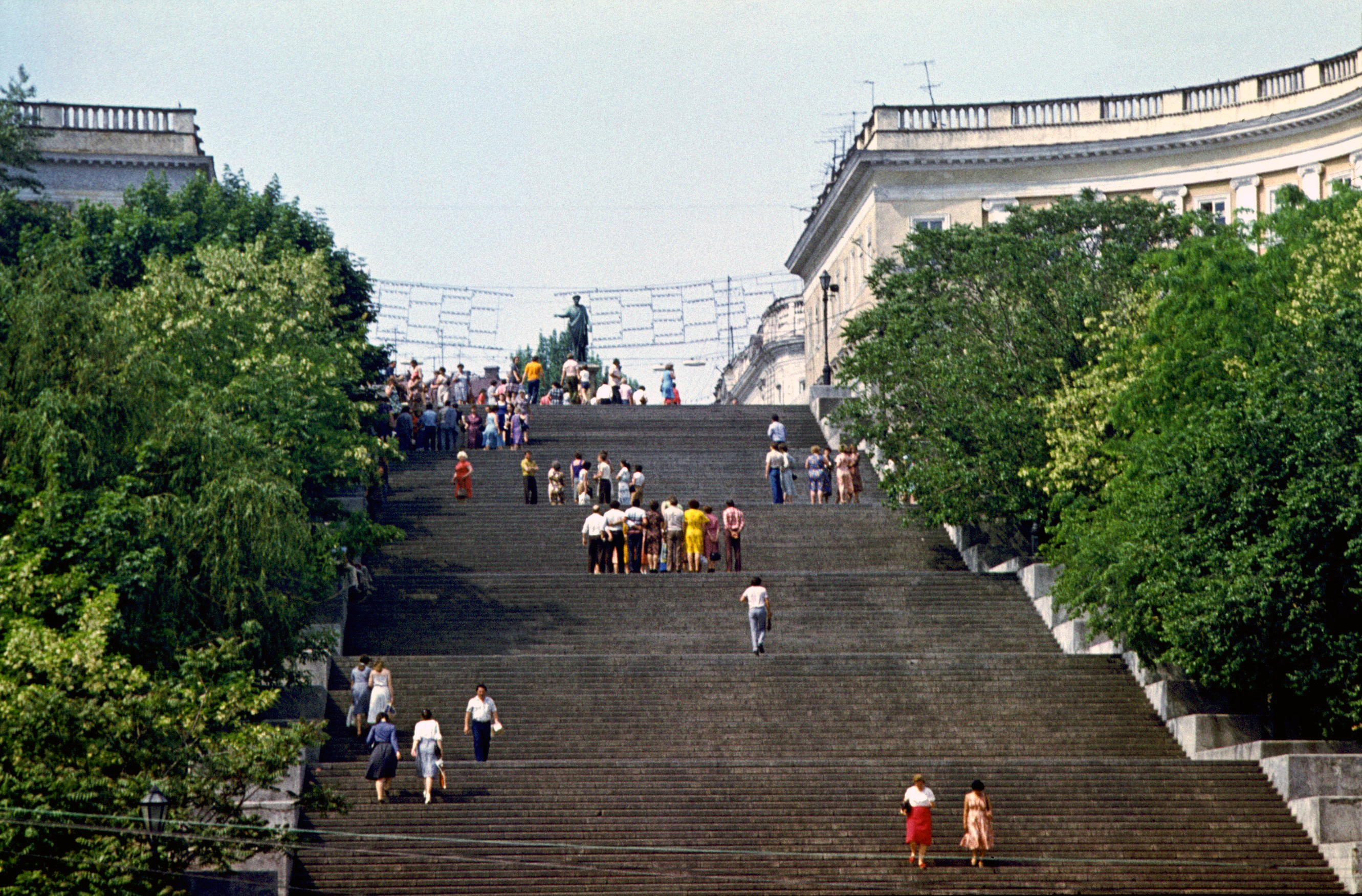 12494 Од Пот лестн АК 2